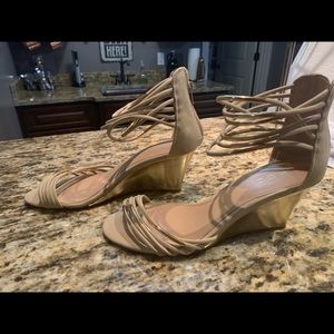 Aldo Low Wedge Gold & Tan Sandals. Size 9